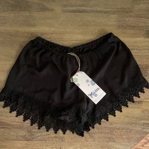 Show Me Your Mumu black shorts size M